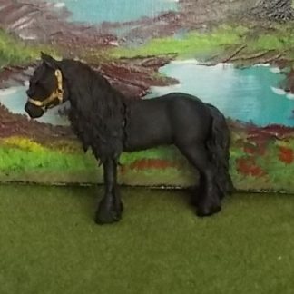 Zwarte Fries 2 (zo groot als Schleich)